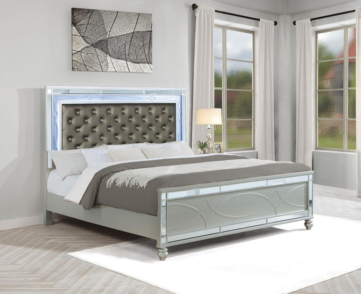 Gunnison Panel Bedroom Set - Silver Metallic